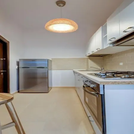 Modern - Armand Calinescu 7 - Square Apartment