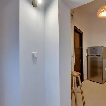 Modern - Armand Calinescu 7 - Square * Bucharest