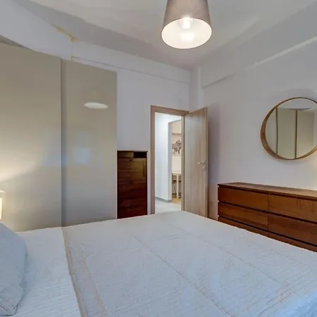 Apartment Modern - Armand Calinescu 7 - Square *
