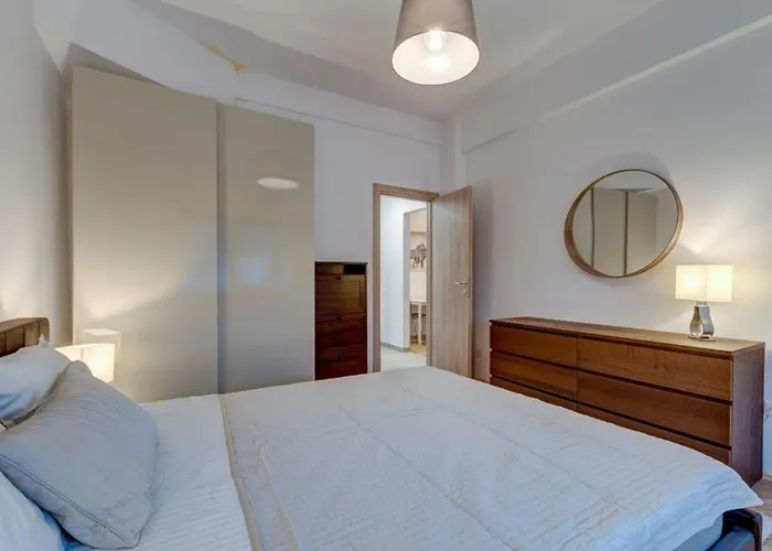 Apartment Modern - Armand Calinescu 7 - Square *