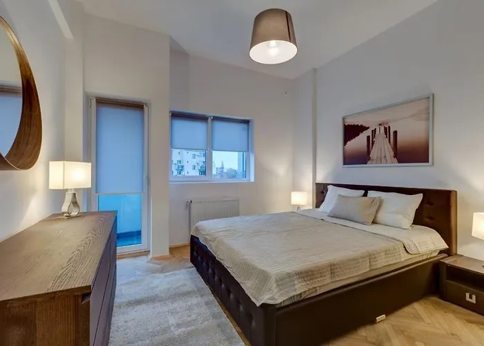 Modern - Armand Calinescu 7 - Square Apartment *
